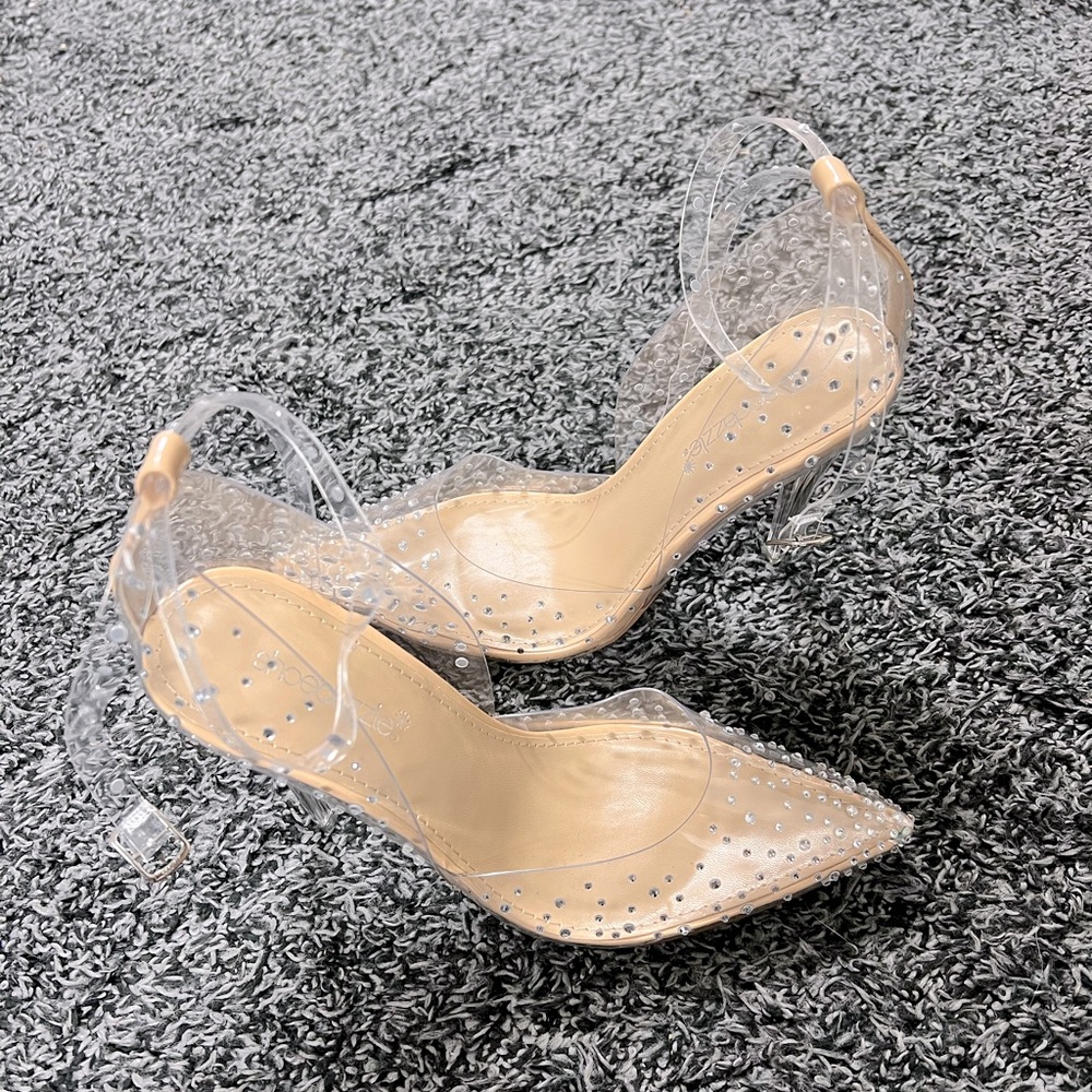 Clear Pumps (Never worn, good condition) *Box included*